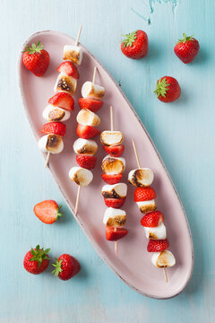 Marshmallow and strawberry skewers in tray