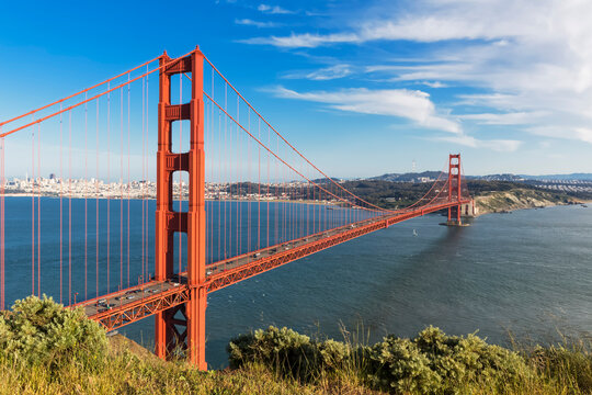 USA, California, San Francisco, skyline and Golden Gate Bridge seen from Hawk Hill