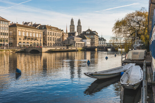Switzerland, Zurich, view to the city with Limmat in the foreground
