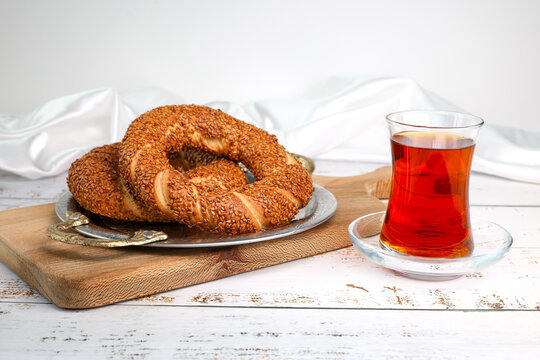 simit &ccedil;ay bagel bread with sesame seeds and tea	
