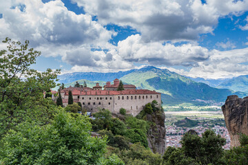 Naklejka premium Meteora monastery with mountain landscape and cloudy sky in Greece 