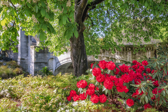 Bridge of Remembrance over the Avon River, Christchurch, New Zealand.
