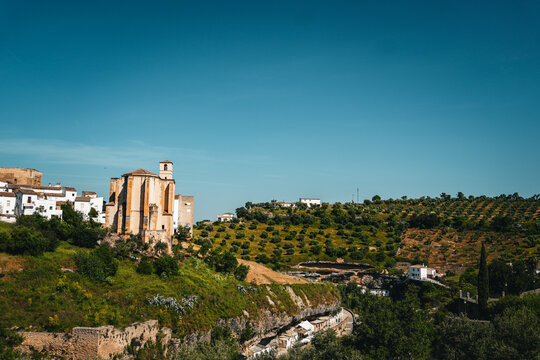Spain: Setenil de las Bodegas. Discover the most unique white village in Andalusia. Breathtaking views of houses built into cliffs. A must-visit Mediterranean destination!