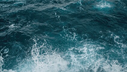 Fototapeta premium Choppy ocean water splashing against the narrow shoreline