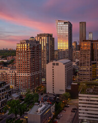 Naklejka premium Sunset on Yorkville, Toronto, Ontario, Canada
