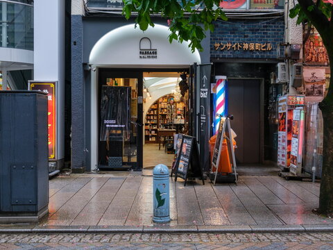 棚を借り、自分で選んだ本やZINEが並べられるシェア型本屋【PASSAGE by ALL REVIEWS（パサージュバイオールレビューズ）】　東京都千代田区神田神保町