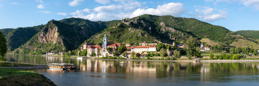 D&uuml;rnstein-Panorama - Wachau vom gegen&uuml;berliegenden Donauufer