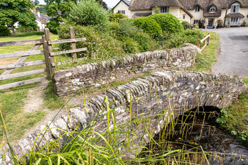 Obraz premium Exmoor National Park - The medieval stone packhorse bridge over the Winn Brook in the village of Winsford, Somerset, England UK