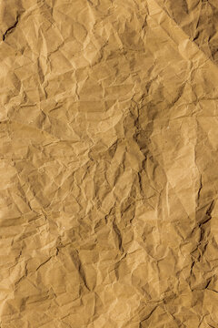 Braunes Packpapier mit Knicken
