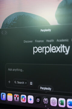 Typing question to perplexity AI bot in menu bar