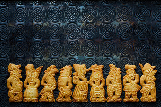 Traditional Speculoos Cookies with Festive Figures on Dark Baking Tray &ndash; Top View