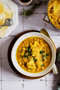 Pumpkin and chickpea soup with pasta