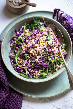 Lentil salad with red cabbage and rucola in a bowl