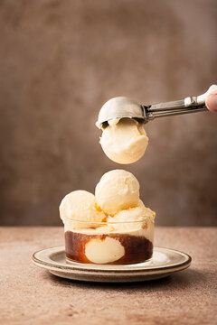 ice cream and coffee, affogato al caffe'