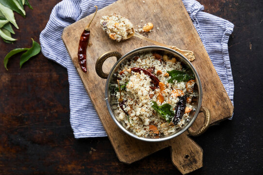 Thengai podi coconut spice mix with chilies, curry leaves, and nuts