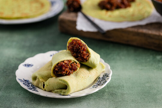Kueh Dadar filled with sweet coconut palm-sugar mixture