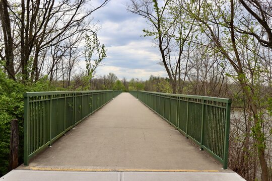 The walkway bridge in the park.