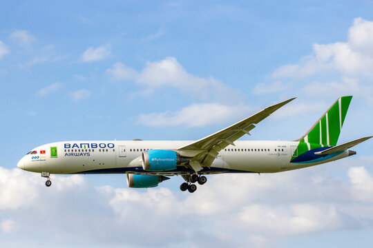 Ho Chi Minh City, Vietnam - January 1, 2022 : A Boeing 787-9 Dreamliner Airplane With Registration VN-A818 Of Bamboo Airways Landing At Tan Son Nhat International Airport.
