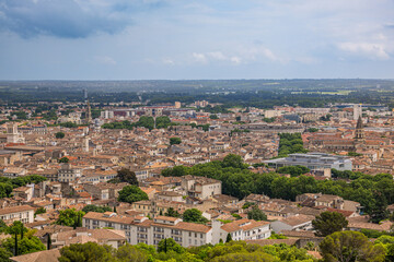 Fototapeta premium La ville de Nîmes vue depuis la Tour Magne dans le Gard en France