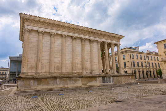 La Maison Carr&eacute;e Temple Antique de N&icirc;mes dans le Gard en France