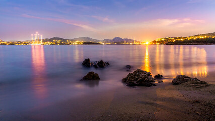Fototapeta premium A picture of the sea at sunset