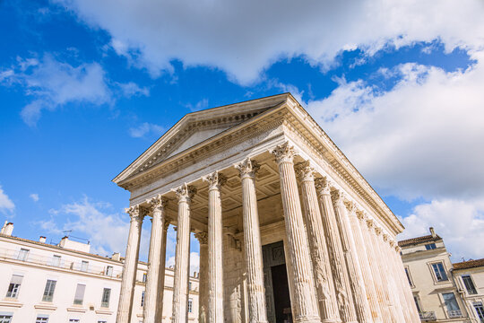 La Maison Carr&eacute;e Temple Antique de N&icirc;mes dans le Gard en France