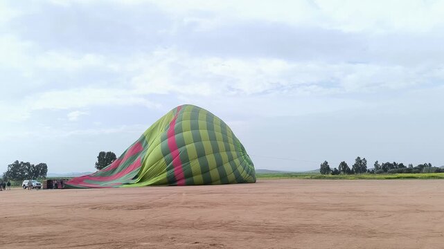 Gonflage montgolfi&egrave;re campagne marocaine
