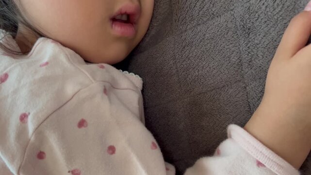 口呼吸で寝る子供