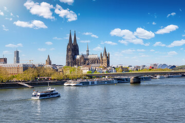 Fototapeta premium Beautiful summer day view of the cityscape of Cologne, Germany, with River Rhine and the iconic Cathedral