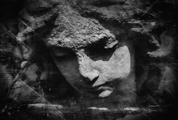 Obraz premium Sad angel statue as a powerful symbol of emotional pain, depression, loneliness and the invisible wounds carried within the human soul.