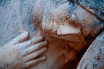Obraz premium Mourning angel as a symbol of loss, emotional pain and loneliness.