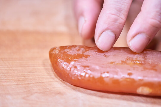 A documentary series captures the traditional Korean process of making eoran (mullet roe). From extraction and salting in wooden barrels to curing and thin slicing, it showcases the artisan craft behi