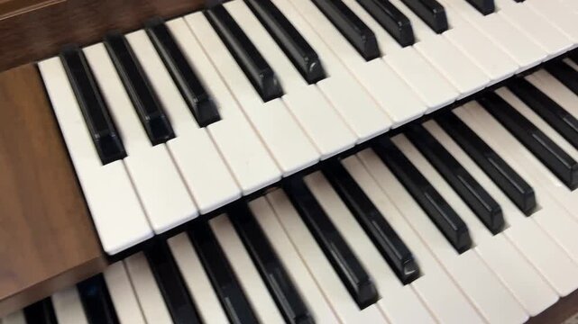 Yamaha Electone B-35N Featuring Detailed Keyboard Layouts