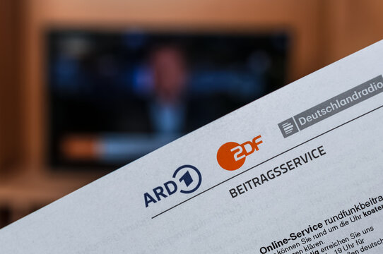 Beitragsservice von ARD und ZDF Rundfunkgeb&uuml;hr Rundfunkbeitrag GEZ mit Geld in Deutschland