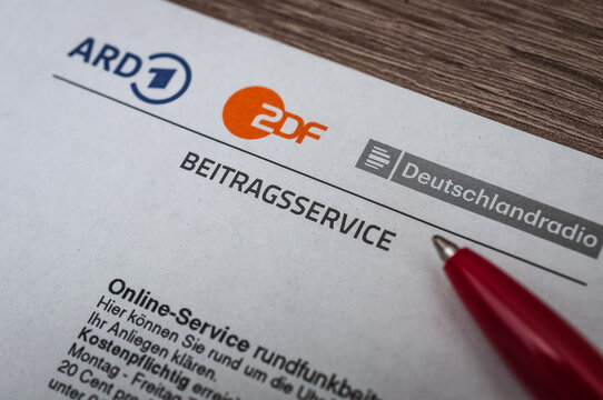 Beitragsservice von ARD und ZDF Rundfunkgeb&uuml;hr Rundfunkbeitrag GEZ mit Geld in Deutschland