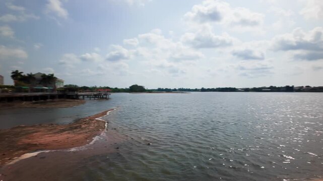 At Cong Vien ven ho Ba To in Vung Tau, Vietnam, people enjoy the view of the water and the sky. They walk along the shore and take in the natural beauty of the area under the sun.