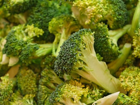Close-up top view of fresh raw broccoli florets