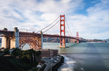 Naklejka premium Cityscape of the Golden Gate Bridge in San Francisco, California, USA