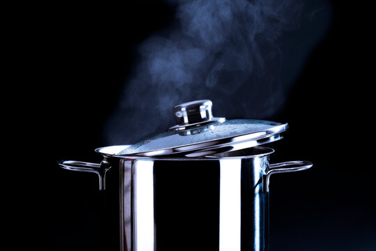 Steaming cooking pot