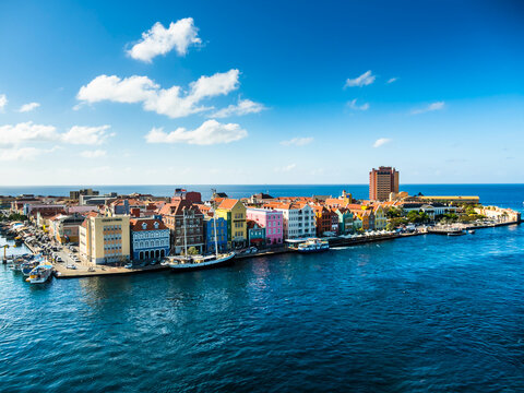 Curacao, Willemstad, Punda, colorful houses at waterfront promenade