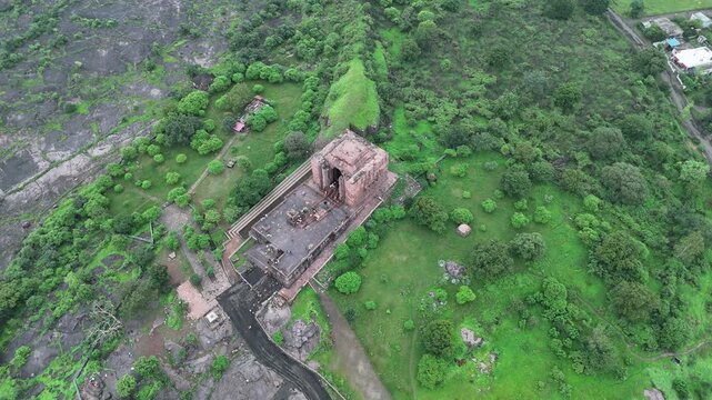 Bhojeshwar Temple Aerial View: Magnificent drone shot of the historic 11th-century Bhojeshwar Shiva Temple in Bhojpur, Madhya Pradesh.