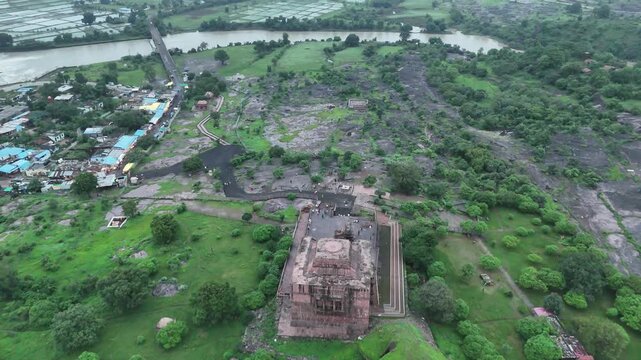Bhojeshwar Temple Aerial View: Magnificent drone shot of the historic 11th-century Bhojeshwar Shiva Temple in Bhojpur, Madhya Pradesh.