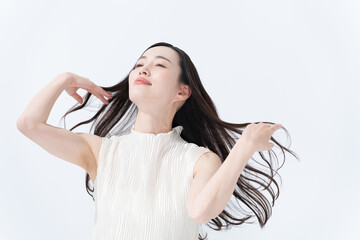 Naklejka premium 髪の毛が綺麗なロングヘアの女性