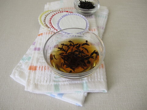 Skin-soothing care with infusion from black tea