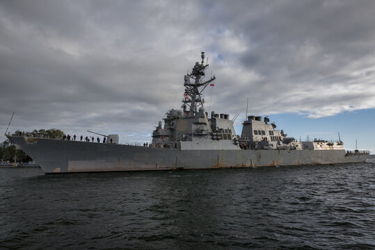 
GUIDED MISSILE DESTROYER - An American warship sails on the sea
