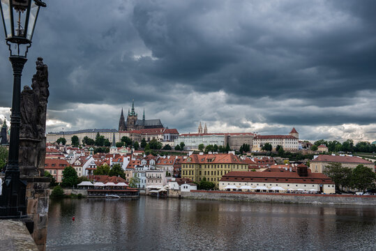 El castillo de Praga, el m&aacute;s grande del mundo y tambi&eacute;n una parte de la literatura