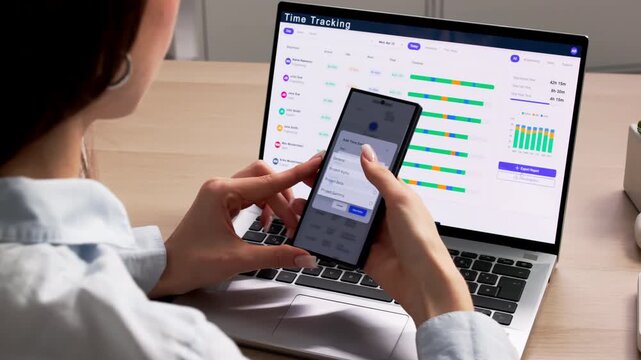 Project Manager Uses Mobile App