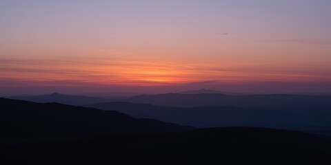 Fototapeta premium Glowing dusk horizon long crop and copyspace