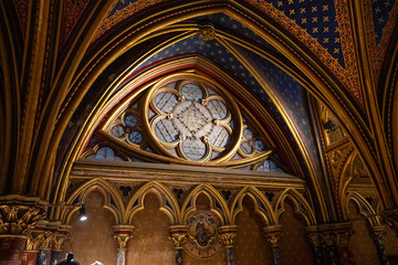 Obraz premium Paris, France - 8 Nov 24: Gothic vault and oculus in Sainte-Chapelle Lower Chapel