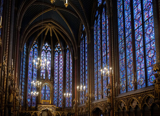 Naklejka premium Paris, France - 8 Nov 24: Stained glass apse in Sainte-Chapelle Upper Chapel, Paris